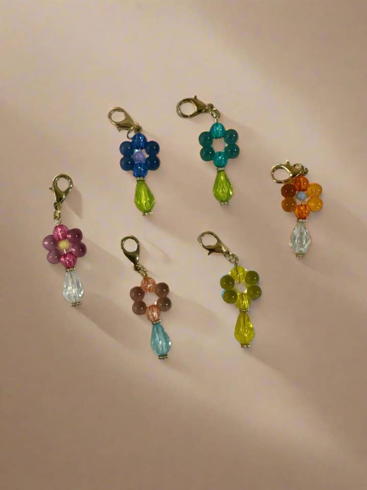 Akrylblomst hummerlåsetaske Charm for engroshandel hos My Girl in LA