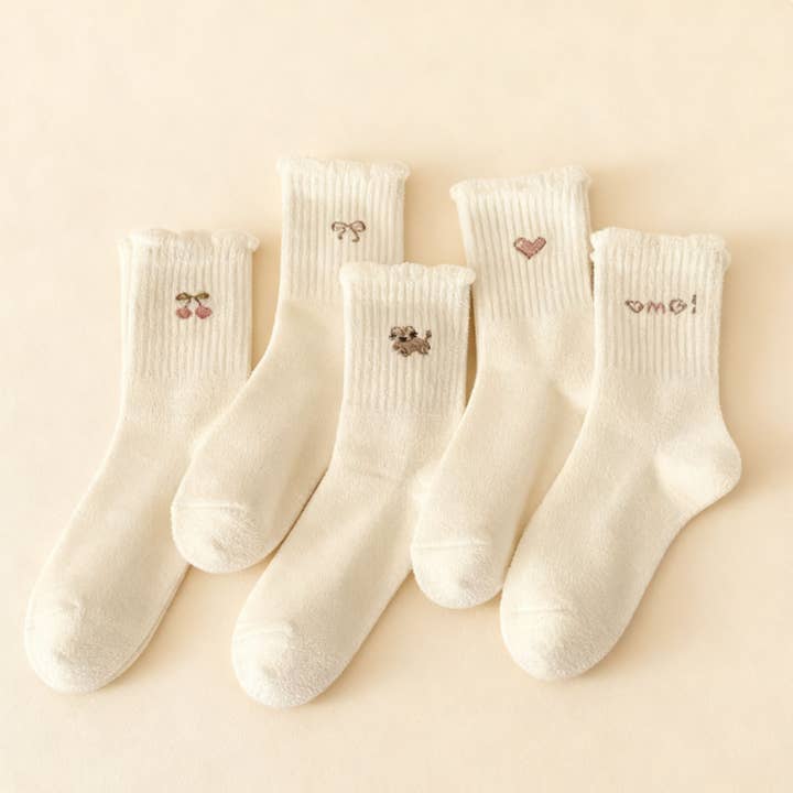 VERSATILE WHITE SOFT EMBROIDERED KNITTED SOCKS_CWMS03070 for wholesale by DOUBLJU