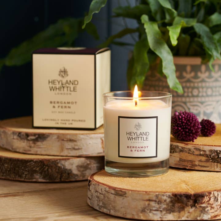 Heyland & Whittle - Wholesale Pot/gevulde kaars - Klassieke kaars van bergamot en varen in een glas 230 g
