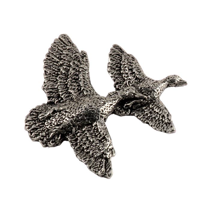 Épingle de revers en étain Grand oiseau canard colvert volant pour la vente par Creative Pewter Designs