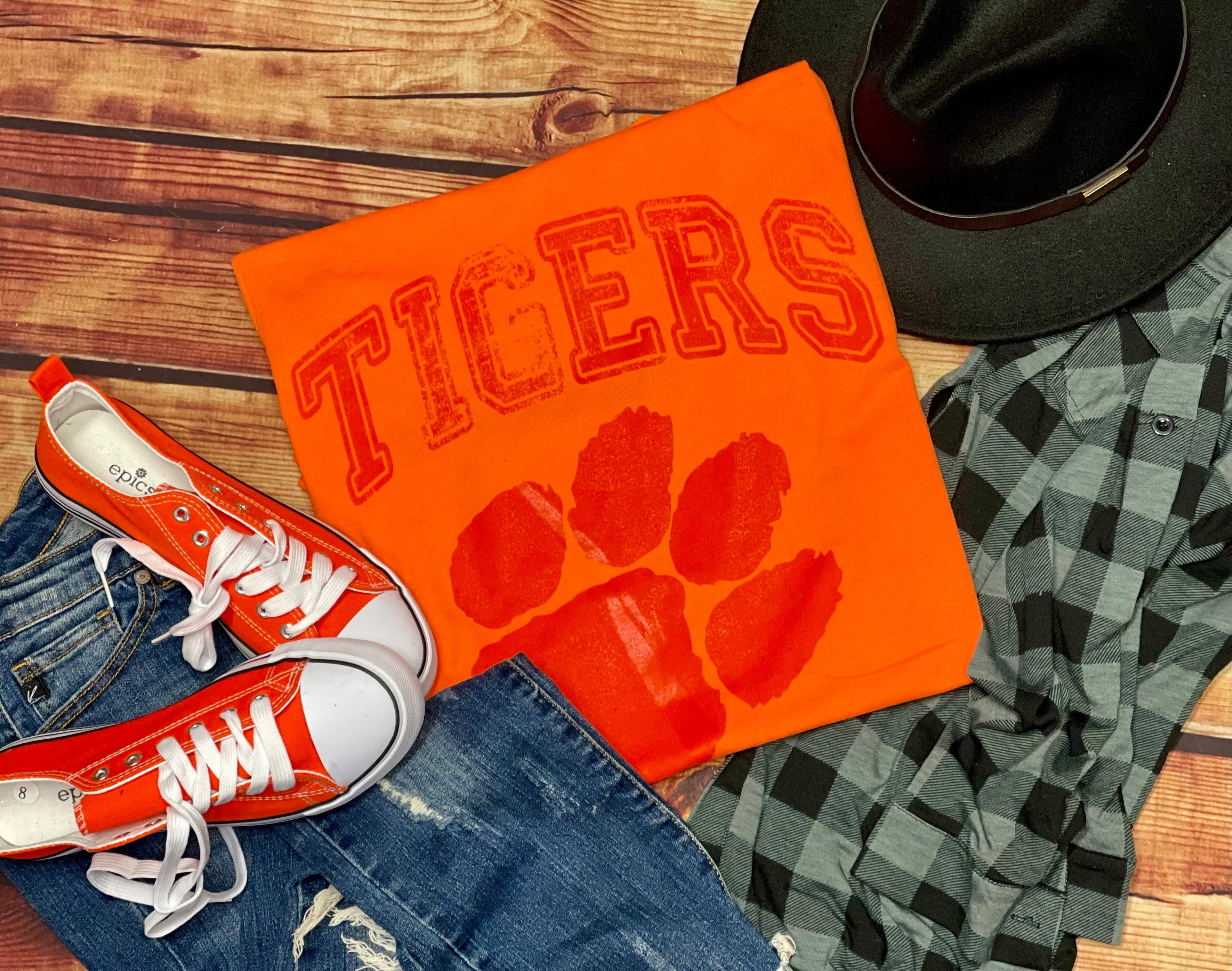 Truelove Apparel – wholesale Screen printed t-shirt – Women′s – Team Spirit Game Day Monochrome Graphic Tee4