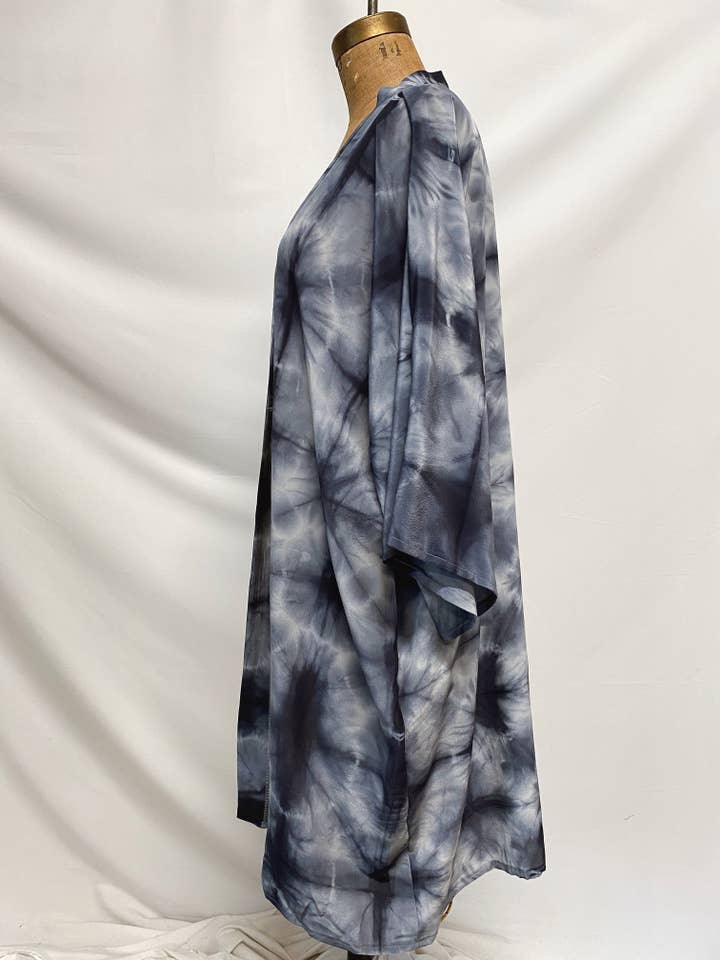 Explore Designs By Emelia Prince Ruyle – Großhandel Kimono – Damen – Stellar Silk Kimono lang handgefärbt4