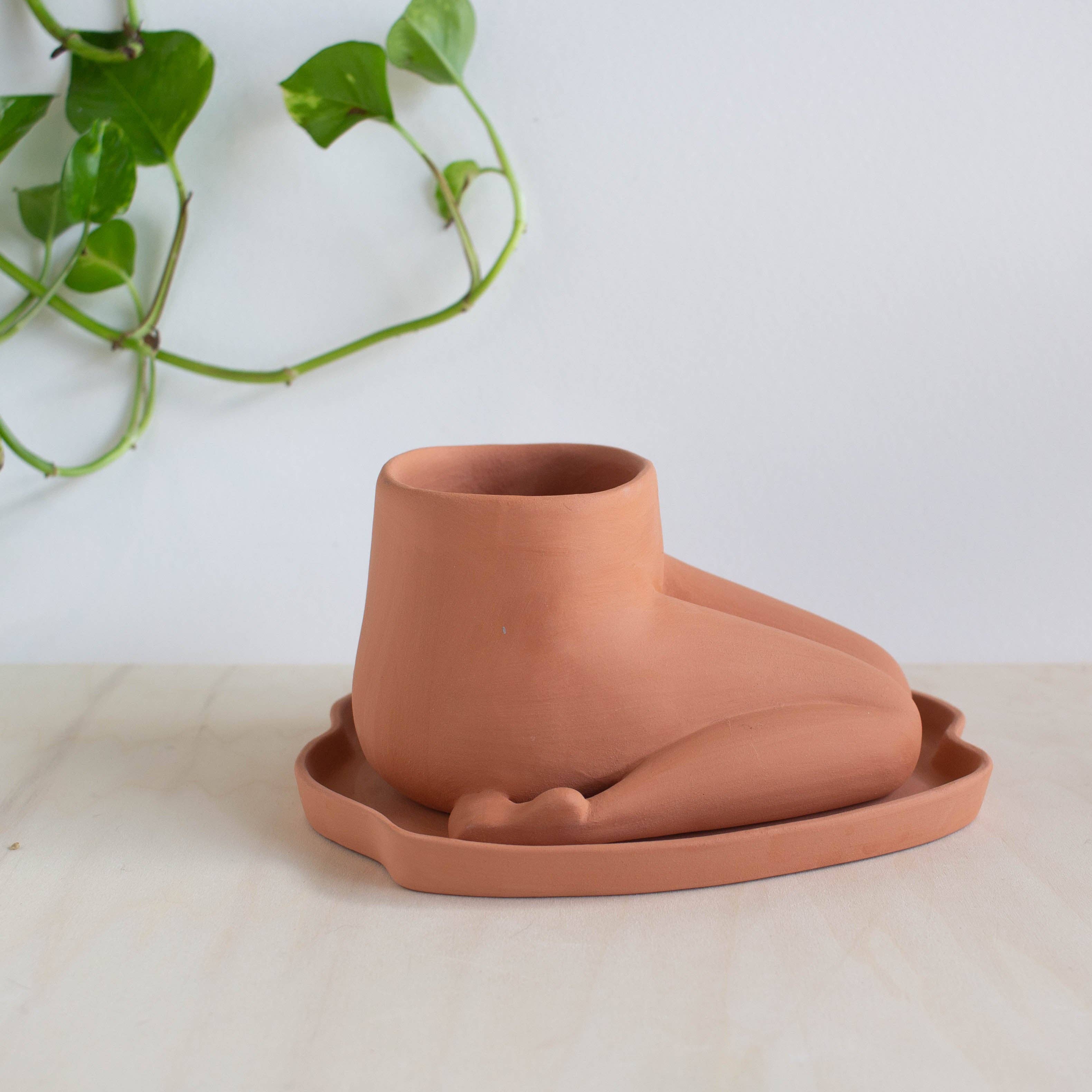 Doma Studios - Wholesale Plant Pot - Kneeling Leggy - Terracotta2