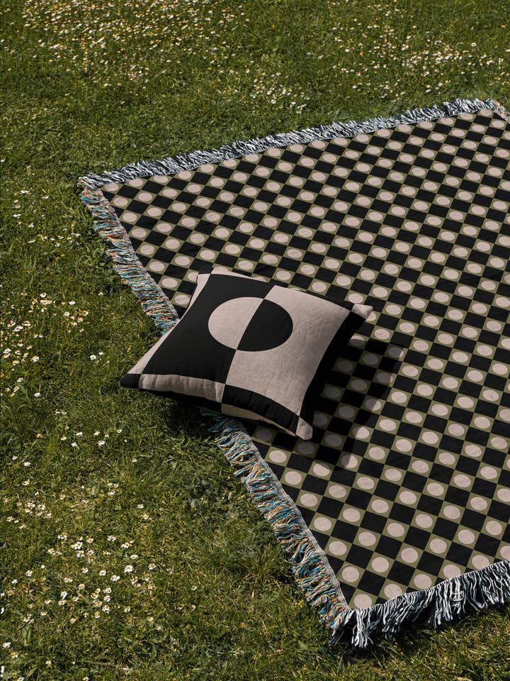 Diamond Grid Woven Throw Blanket for wholesale by TaylorBassam