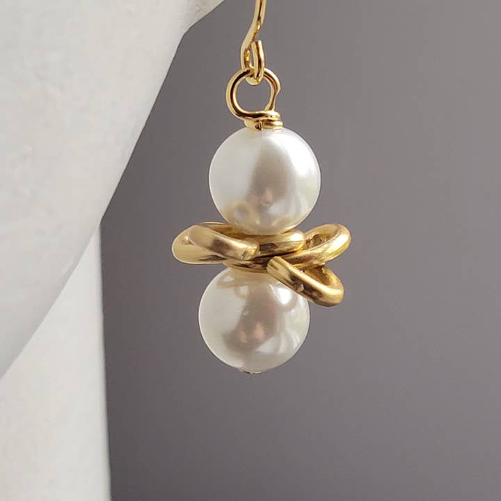 Pendientes "Mulberry" de Oro y Perlas/Inspiración Vintage/Festivo para venta al por mayor de Teahan K Jewelry