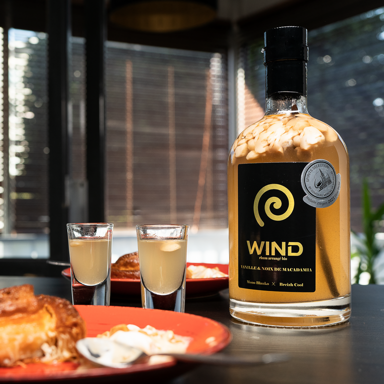 MONO BLANKO - Wholesale Flavored Syrup - Vanilla & Macadamia Nut Arranged Rum1