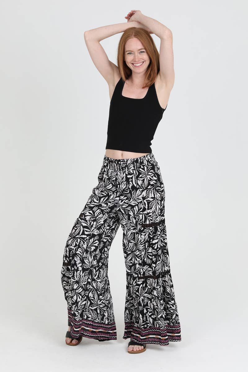 ANGIE - Venta al por mayor Pantalones - Mujer - PANTALONES ACAMPANADOS DE PERNERA ANCHA ESTAMPADOS 25R84-A876 CON INSERCIONES DE ENCAJE1