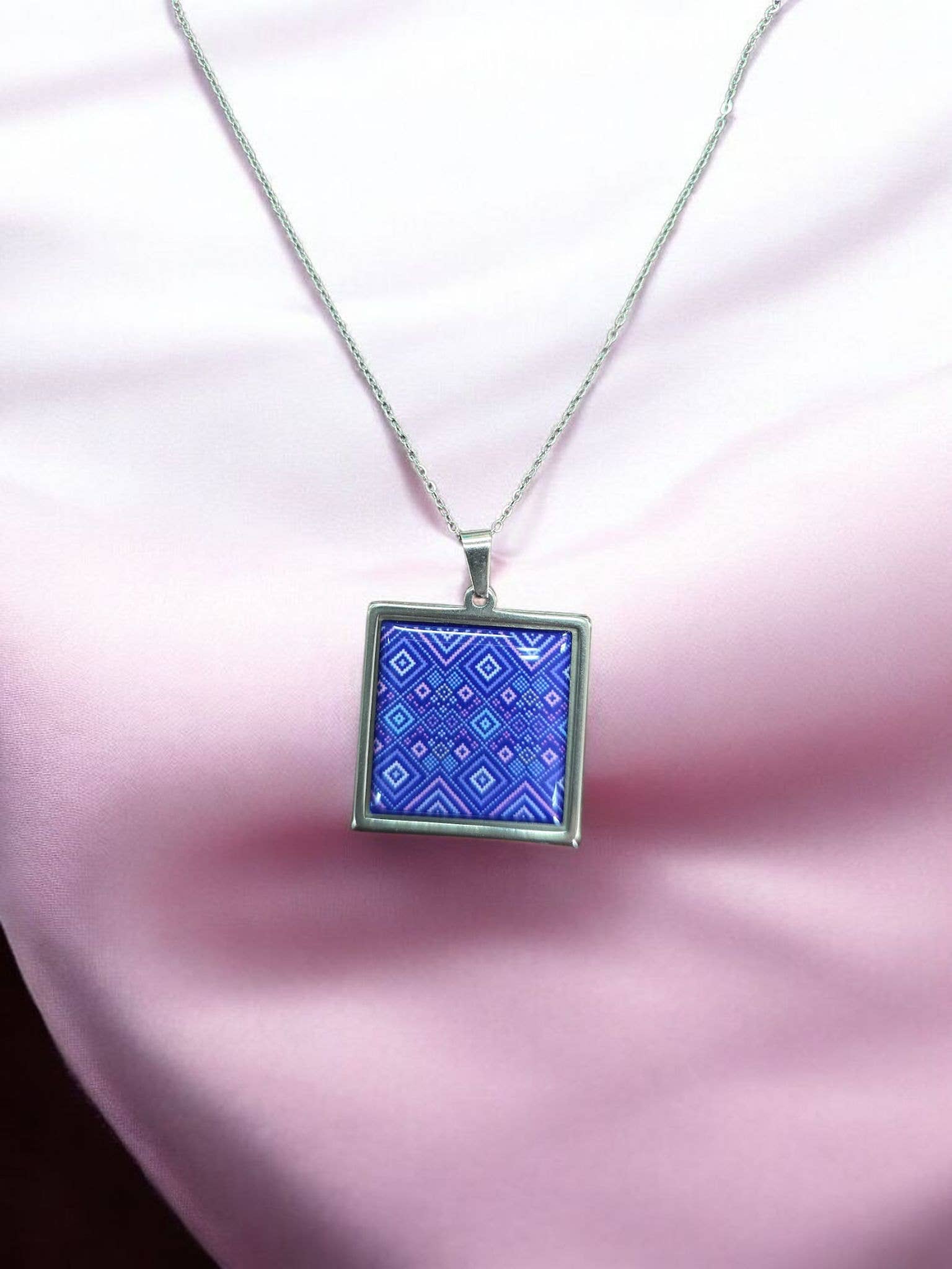 Ciao Bella Jewelry Inc – wholesale Hänge-/berlockhalsband – Square Custom hänge halsband på Multi-Strand Cord