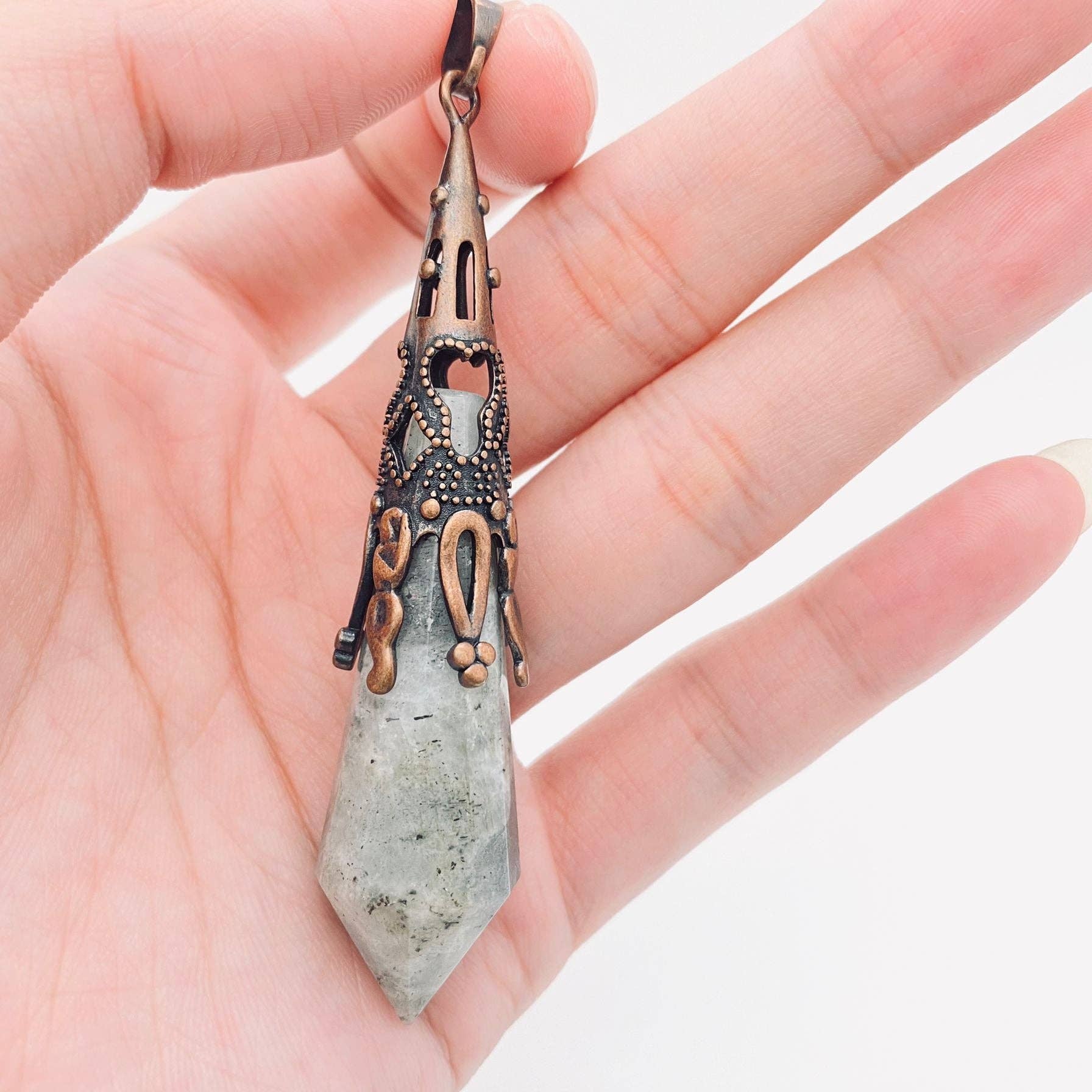 Mio Queena - Wholesale Spiritual Stone/Crystal - 12 Sided Shape Natural Stone Crystal  Chakra Pendulum - CS7
