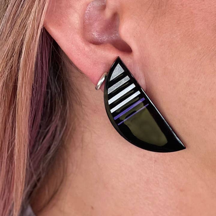 MAINE+MARA - Wholesale Dangle earrings - ASEXUAL LGBTQ "JE SUIS" STUDS | Available in two sizes1