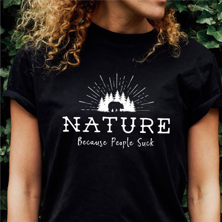 Nature Because People Suck T-shirt | Sjov introvert T-shirt for engroshandel hos Suzy Swede