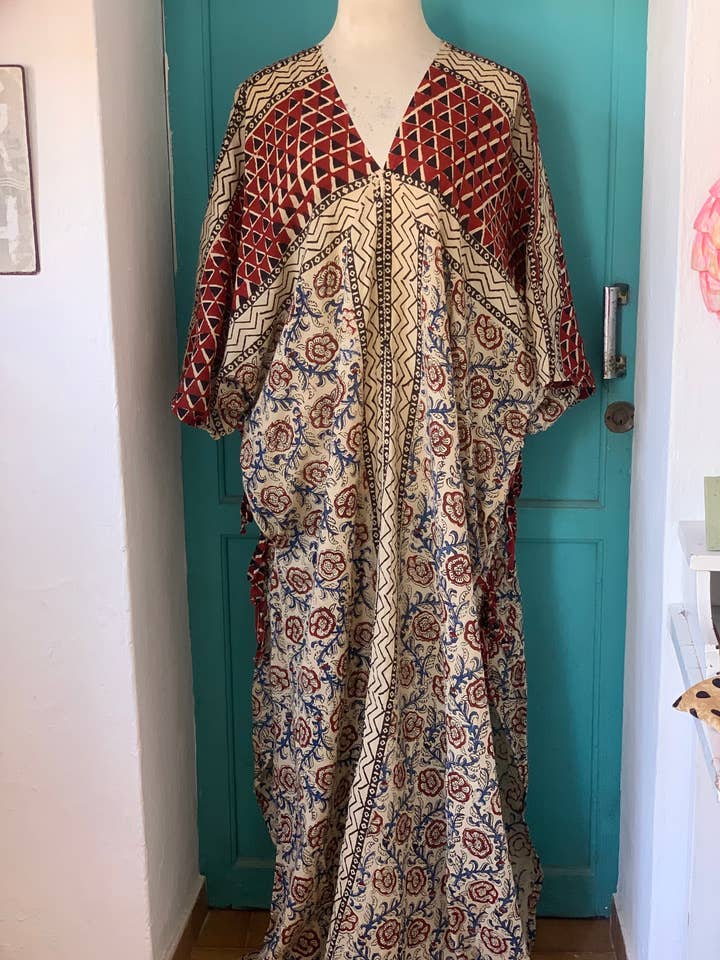 Flori Kaftan per la vendita all'ingrosso da parte di Aurobelle Ibiza