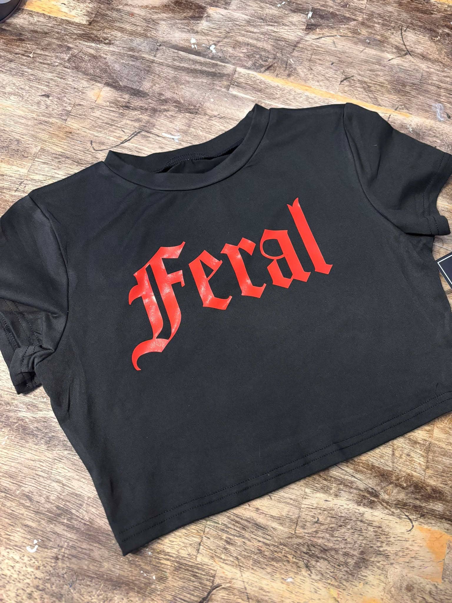 Wickedly Divine Shop - Vente T-shirt sérigraphié – femme - Gothique Alt Grunge, Haut Court Feral Y2K3