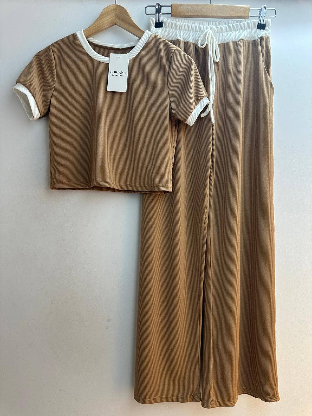 LORIANE – Engroshandel Loungesæt - Dame – LORIANE sæt med stribet top og bukser i one size1