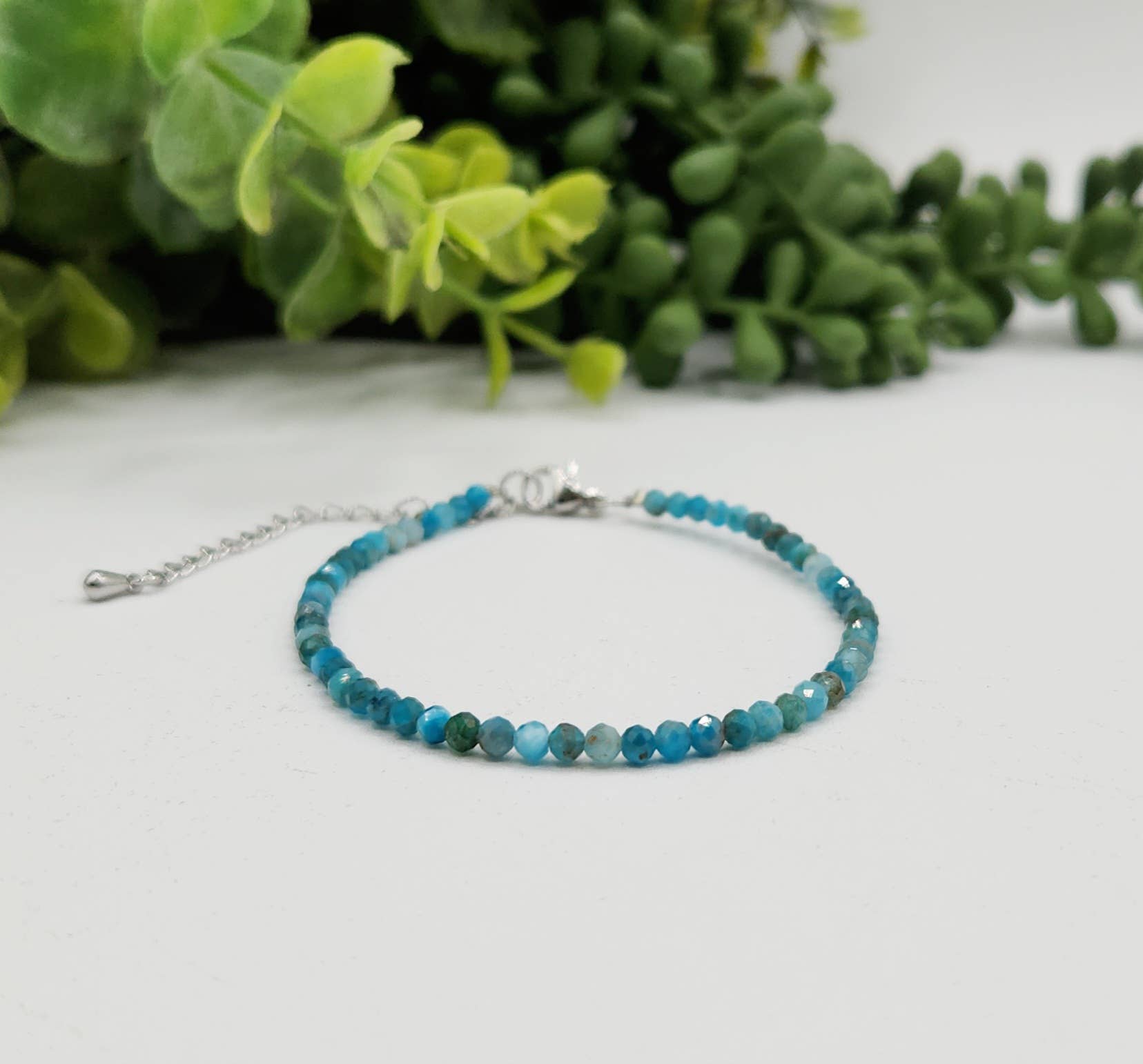 Meraki Gemstones – wholesale Pärlarmband – Blå Apatitarmband Fasetterad 3MM med Silverfärgad Spänne2