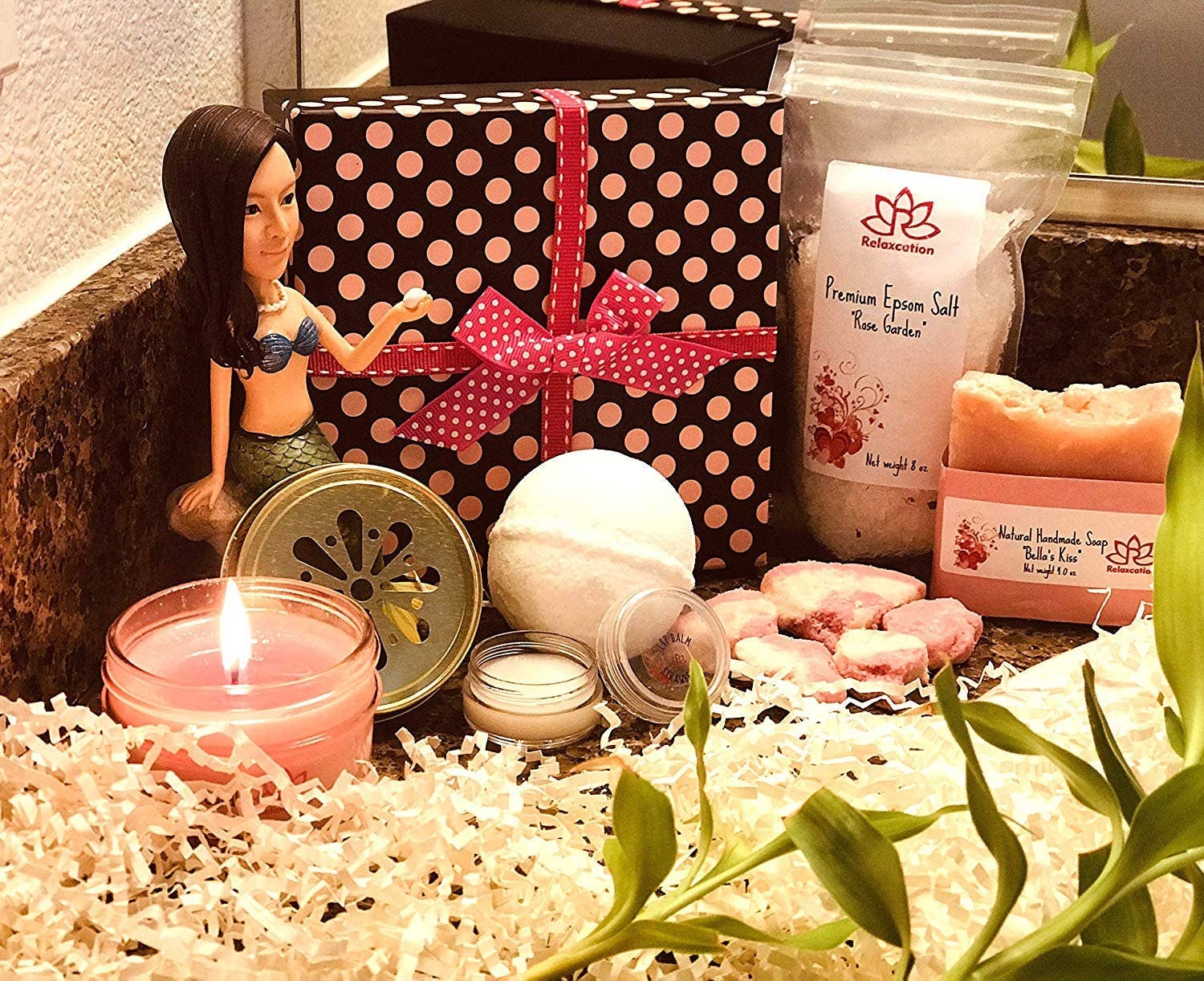 Relaxcation - Vente Set de bain et corps - Coffret cadeau spa bain premium à pois pour femmes, panier artisanal naturel et biologique avec bougie, bombe de bain, savon, sel de bain, barre de bulles, baume à lèvres6