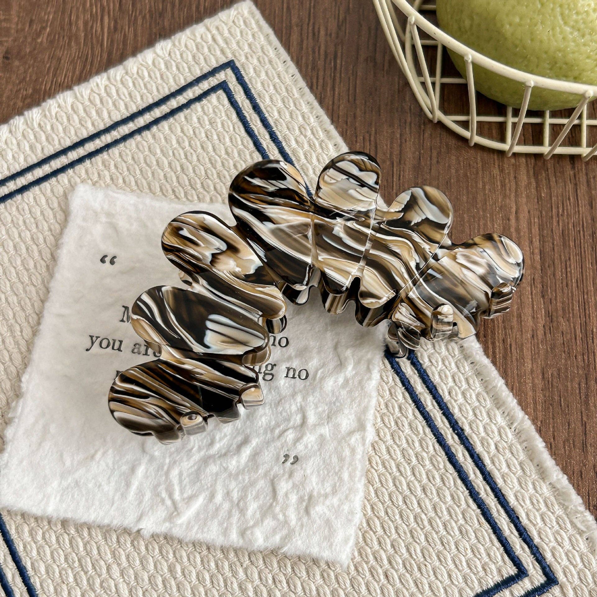 Dipped Shop - Wholesale Hair Clip - Women's - Elegant Geometric Acetate Hair Claw Clips DP25F9831