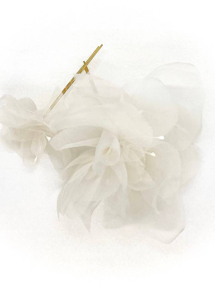 Forcine per capelli a forma di fiore in seta, grandi e piccole per la vendita all'ingrosso da parte di Rose Red Bridal