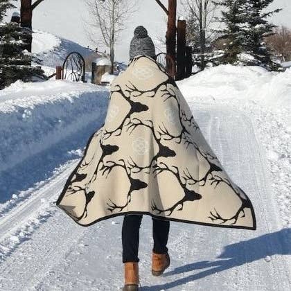 In2Green - Wholesale Throw Blanket - Cotton Sustainable Knit Throw Blanket | Holiday Gift - Stag Longhorn1