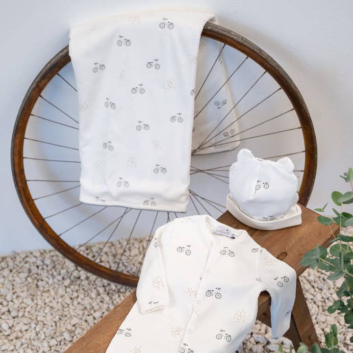 SAM | Jongens Ivoor Katoen Vintage Fiets Babysuit Set voor wholesale door Bebe Sweeny