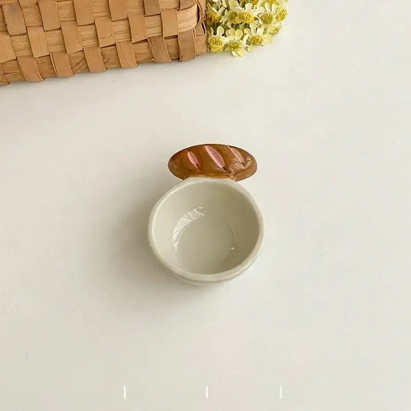 Otterware – Großhandel Gewürz-/Dipschale – Handgefertigte Mini-Keramikschalen - Brezel- & Laibgriffe1