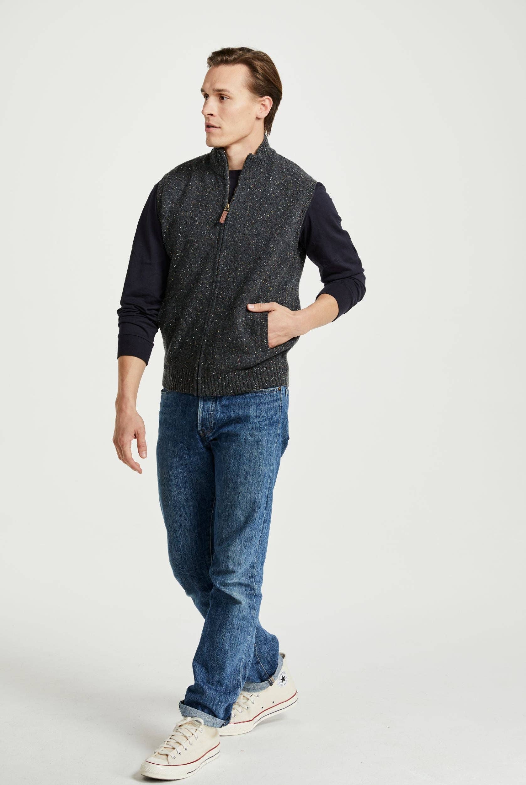 Aran Woollen Mills – wholesale Väst - Herr – Rossport herrväst i aran-neppad stil - grå4