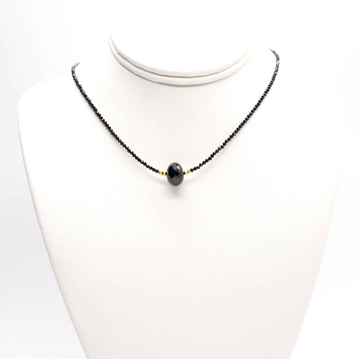 Collier Spinelle Luna pour la vente par Susan Roberts Jewelry