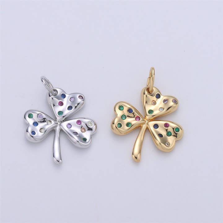 24K Guld Fylld Rustik Lyckoamulett Fyrklöver med Flerfärgad Regnbåge CZ Sten för Halsband eller Armband | M-892 för wholesale av Aim Eternal