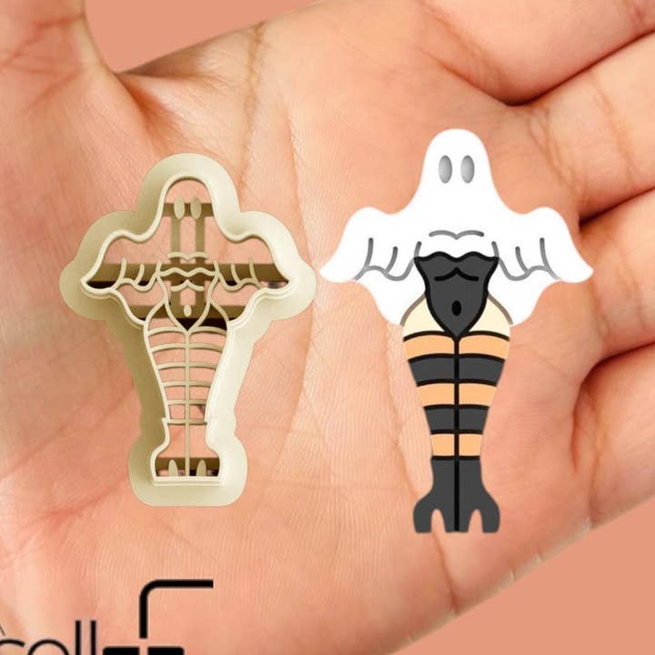 Fille Fantôme Sexy B Emporte-pièce en Argile, Emporte-pièce d'Halloween Emporte-pièce | Emporte-pièce en argile à séchage à l'air pour la vente par Roussell Prints and Demand LLC