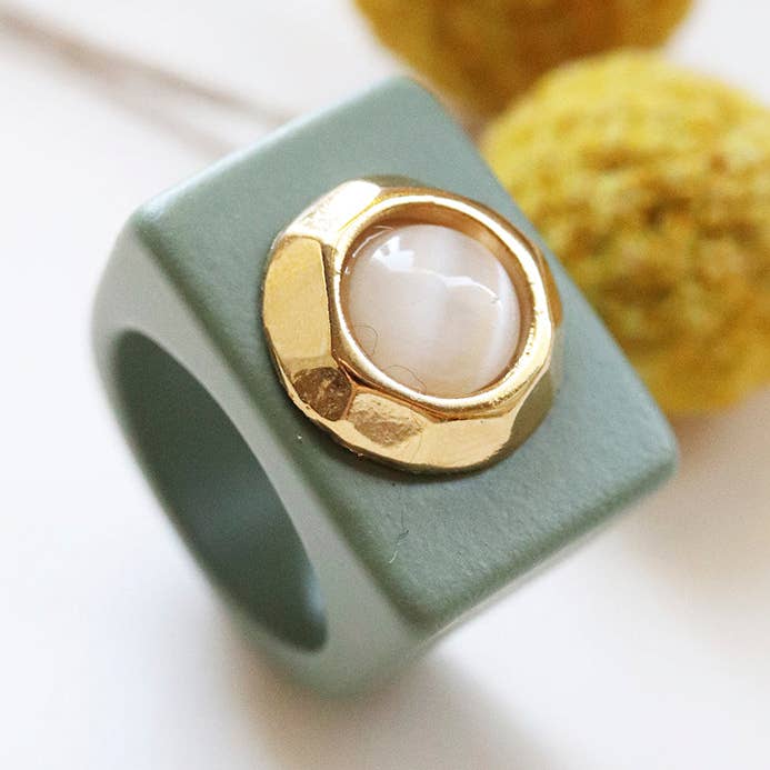 Khaki ring with natural Cat's Eye stone for wholesale by ÉMOLO