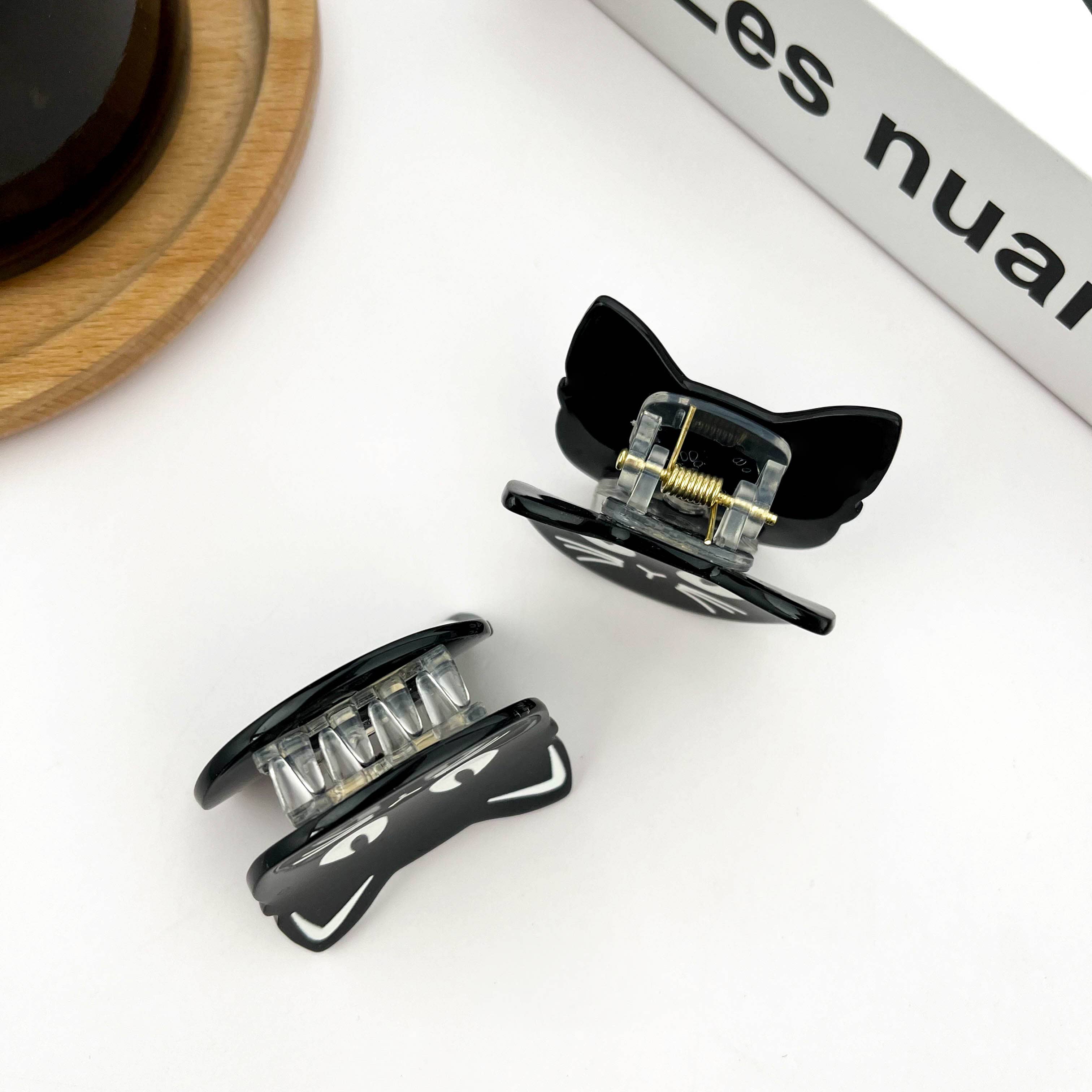 TheDivaSoap - Wholesale Hair Clip - Women's - Eye-rolling Cat Claw Clip, Black Cat Hair Clip3