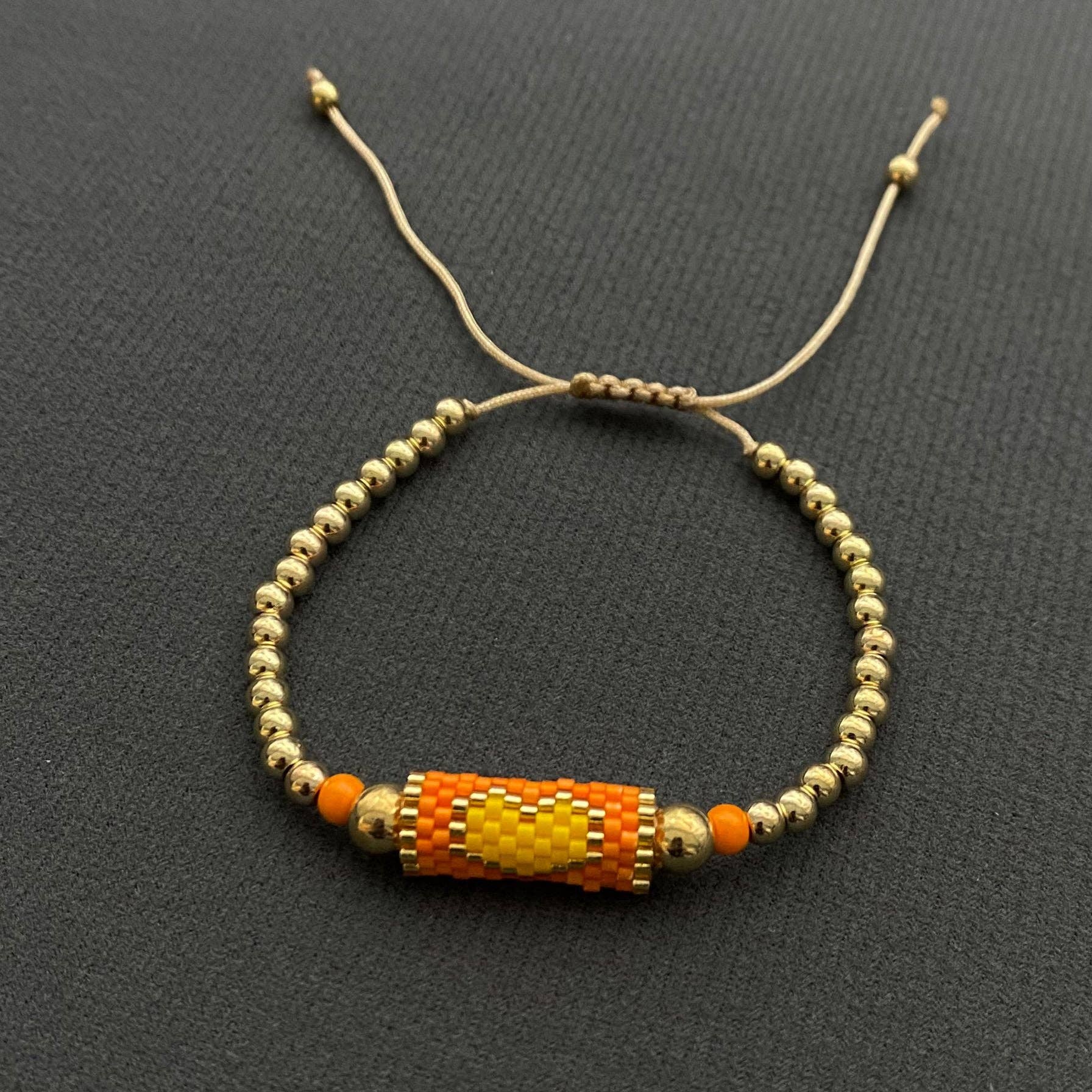 Mio Queena - Vente Bracelets à breloques/pendentifs - Bracelet Charme en Perles de Rocaille Motif Cœur Bohème - BJ/SB1