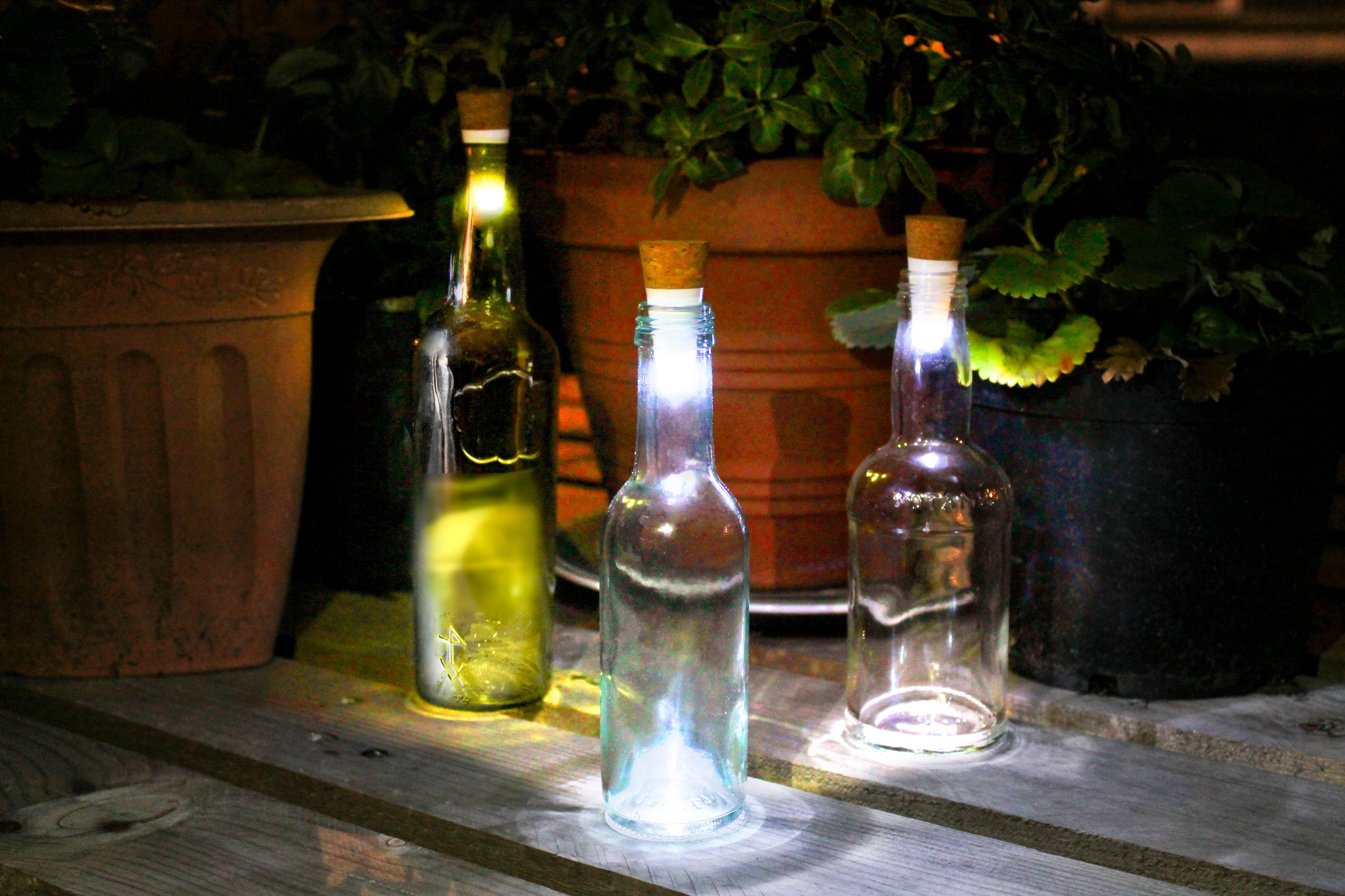 Luckies of London – wholesale Outdoor/lawn light – USB Rechargeable Bottle Light0