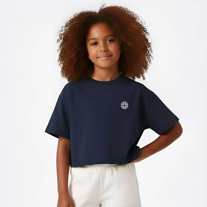 Marineblaues Baumwoll-Mädchen-Cropped-T-Shirt für den Großhandel von Mama Luma