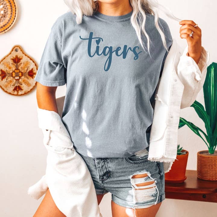 T-shirt d'équipe sportive personnalisé Tee-shirt assorti cadeau d'équipe pour la vente par La Bella Rose Boutique