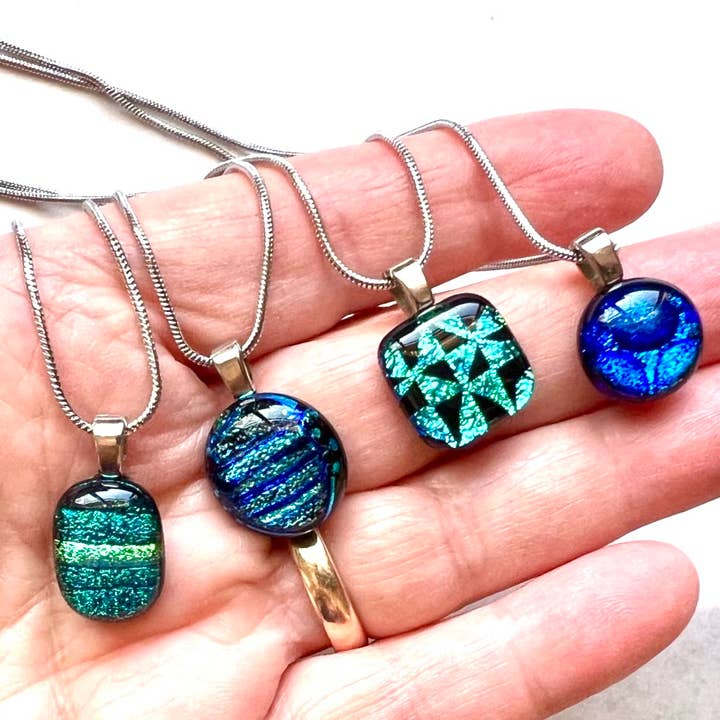 Glass Town USA – wholesale Individuell berlock/hänge – Dikroiskt glas hänge - OOAK Mix - Blå gröna svala färger
