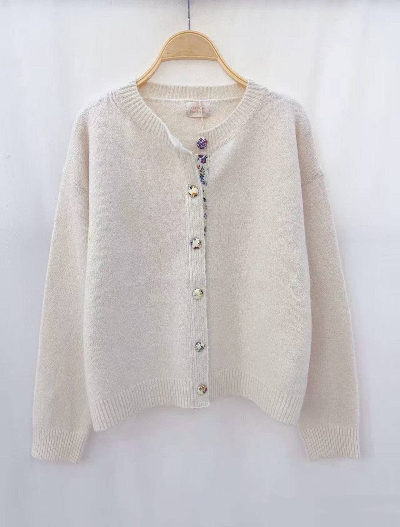 Beige Pullover reference 18363, one size. for wholesale on Faire0