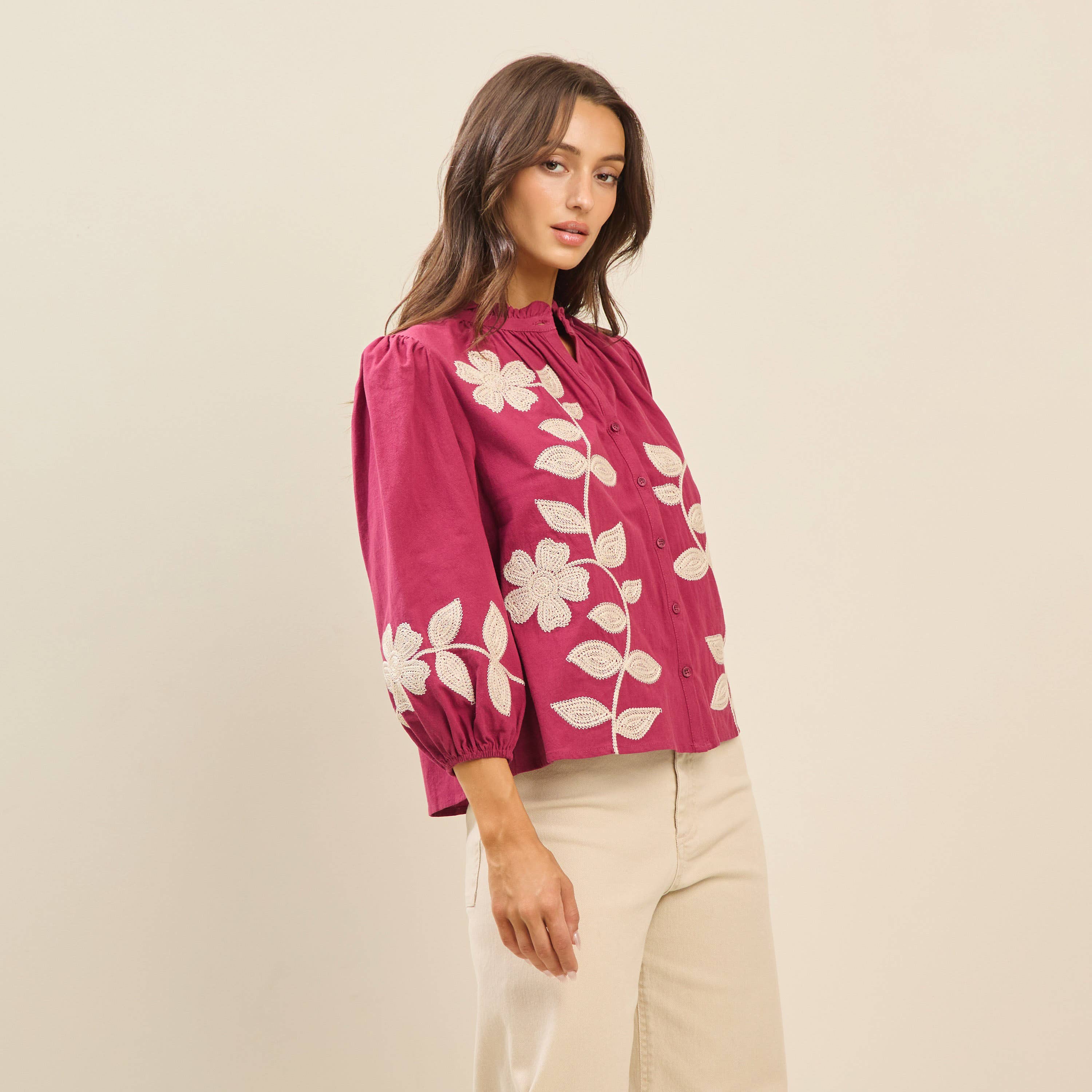 Able – Großhandel Hemd mit Button-down-Kragen – Damen – Bestickte Baumwollbluse9