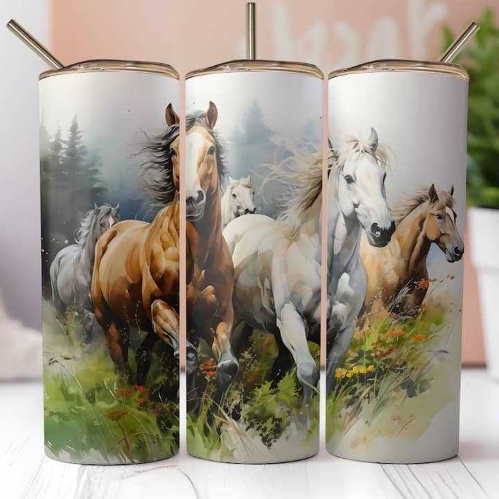 Running Wild Horses | Gobelet pour la vente par Designs by Robyn