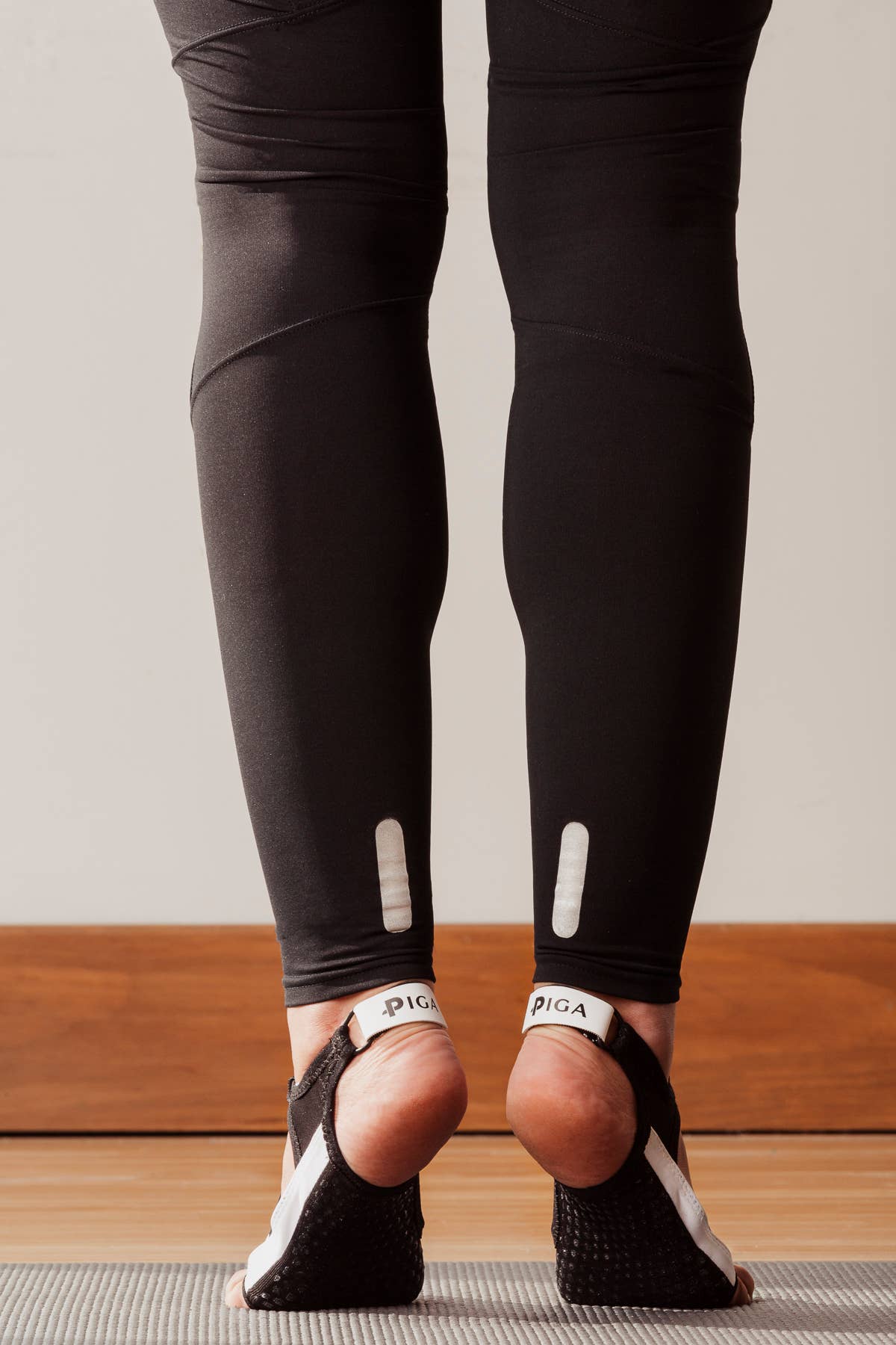 PIGA - Vente Chaussettes – femme - Chaussettes antidérapantes PigaOne™ pour stabilité - yoga, pilates, barre, fitness10