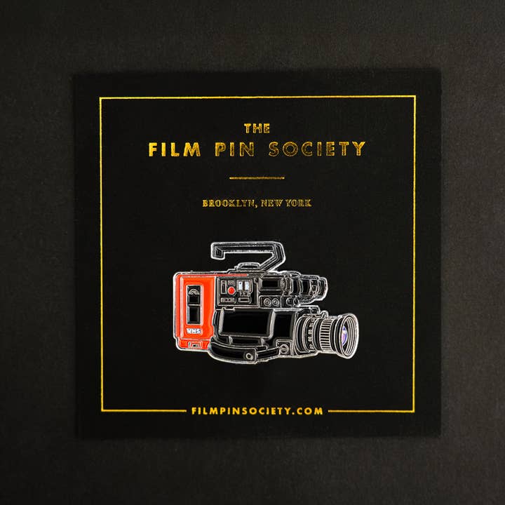 Film Pin Society - Vente Épinglettes/boutons - Épingle en émail caméra VHS rétro des années 801
