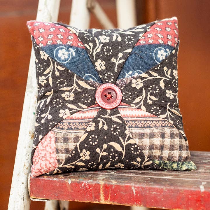 Alfiletero cuadrado Harvest Harmony - Multicolor para venta al por mayor de April Cornell