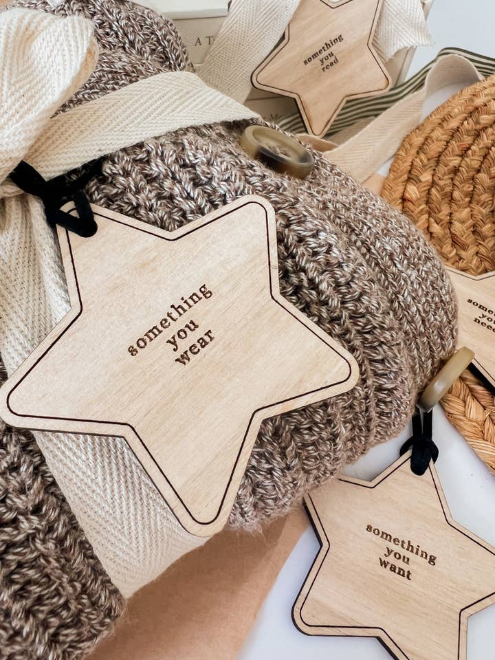 Set di etichette regalo «Something» per la vendita all'ingrosso da parte di Little Rabbit Lane