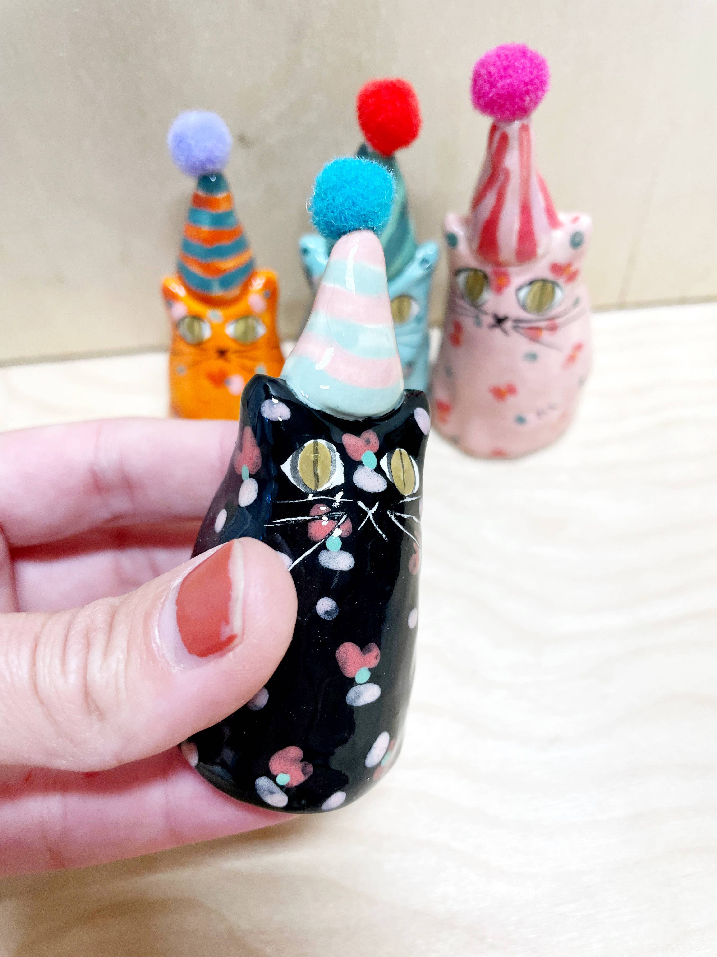 By Bianca Rae - Wholesale Decorative Figurine - Party Minis! Mini Party Cats in Party Hats.4