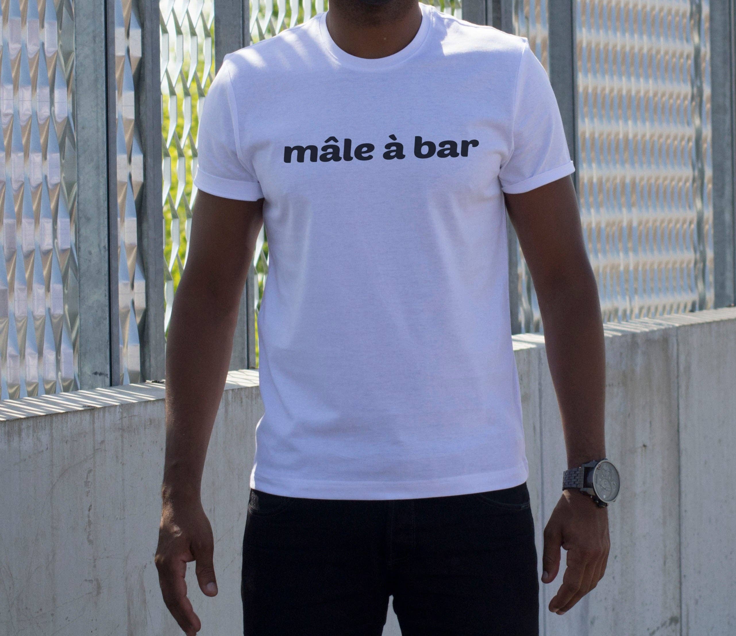 WHITE MALE T-SHIRT A BAR for wholesale on Faire0