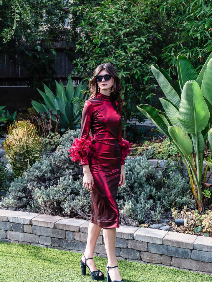 Vestido Julianne em Electric Cherry por atacado de Jennafer Grace