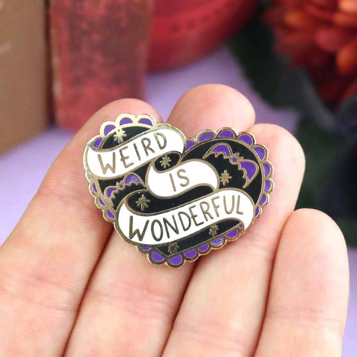 Jubly-Umph – wholesale Nål och knapp för kavajslag – Weird Is Wonderful Lapel Pin