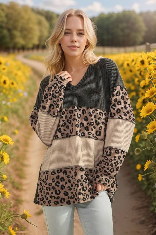 HEIMISH – Engroshandel Tunika - Dame – ET7758-10 LANGÆRMET TOP MED DYREPRINT OG FARVEBLOK10