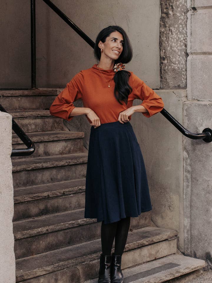 Jupe midi en laine vegan Brigitte (autres couleurs) pour la vente par Meemoza