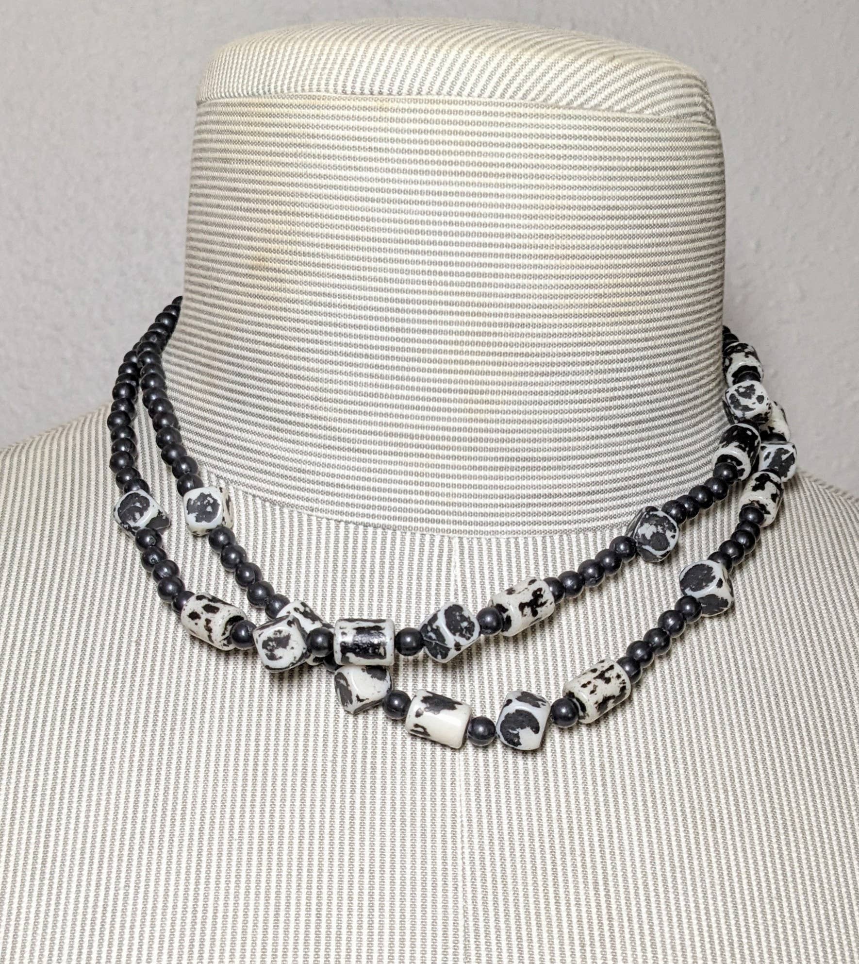 Fiona Accessories – wholesale Snodd - Dam – Beaded Badge Holder Snodd för nycklar ID-märke18